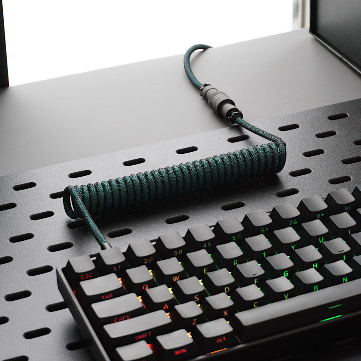 Ciemnozielony kabel USB-C do klawiatury