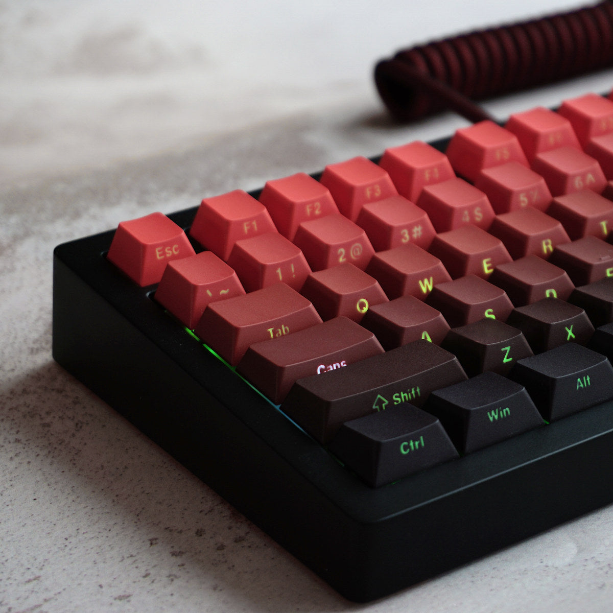 Czerwone klawisze do klawiatury przepuszczające podświetlenie RGB