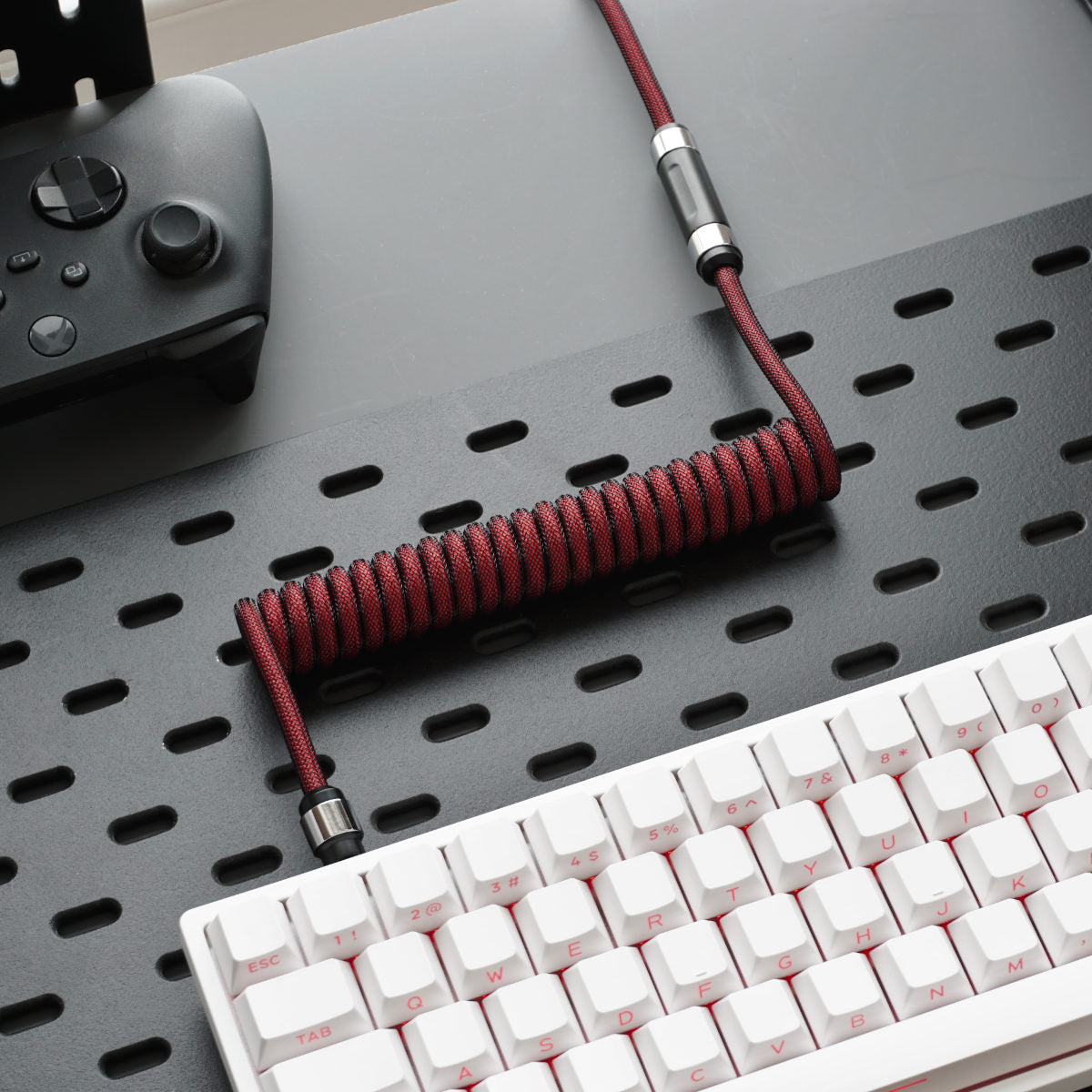 Bordowy kabel USB-C do klawiatury mechanicznej Coiled Cable