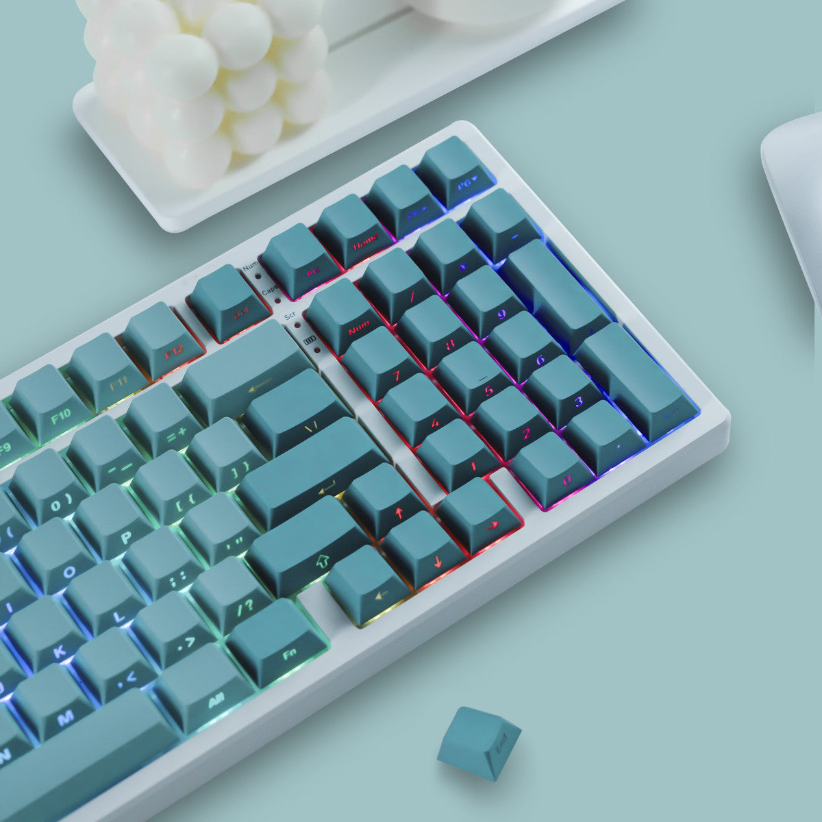 Turkusowe keycapy z prześwitującymi legendami Gradient Cyan