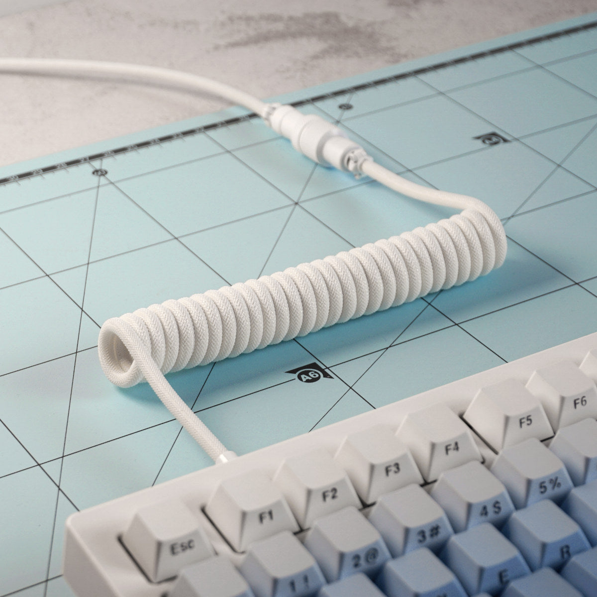 Spiralny kabel Coiled Cable Aviator Biały do klawiatury