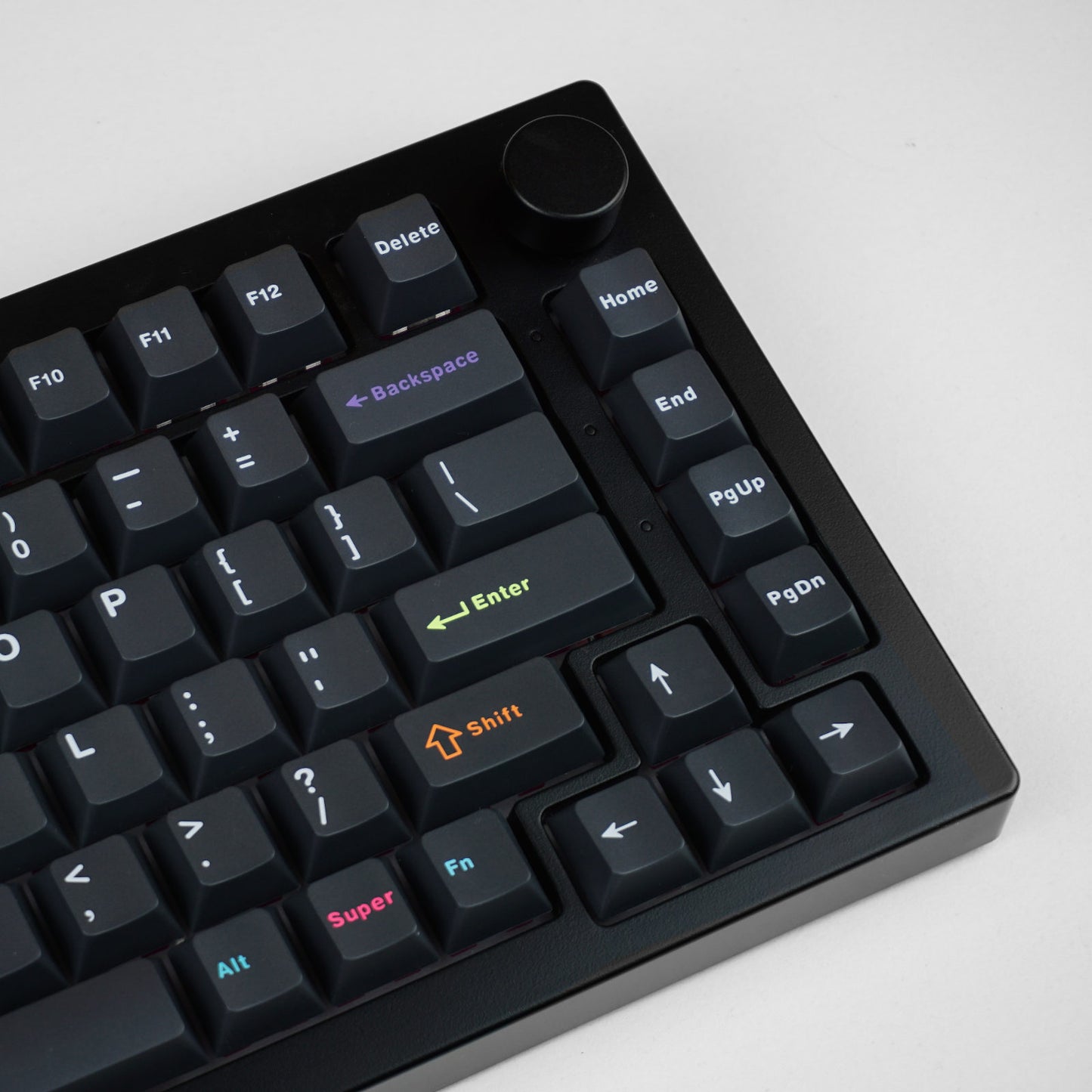 Keycapy Aifei czarne z kolorowymi czcionkami do klawiatury mechanicznej