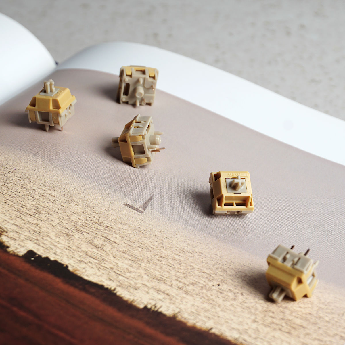 Przełączniki mechaniczne Akko Bittersweet Tactile do klawiatury