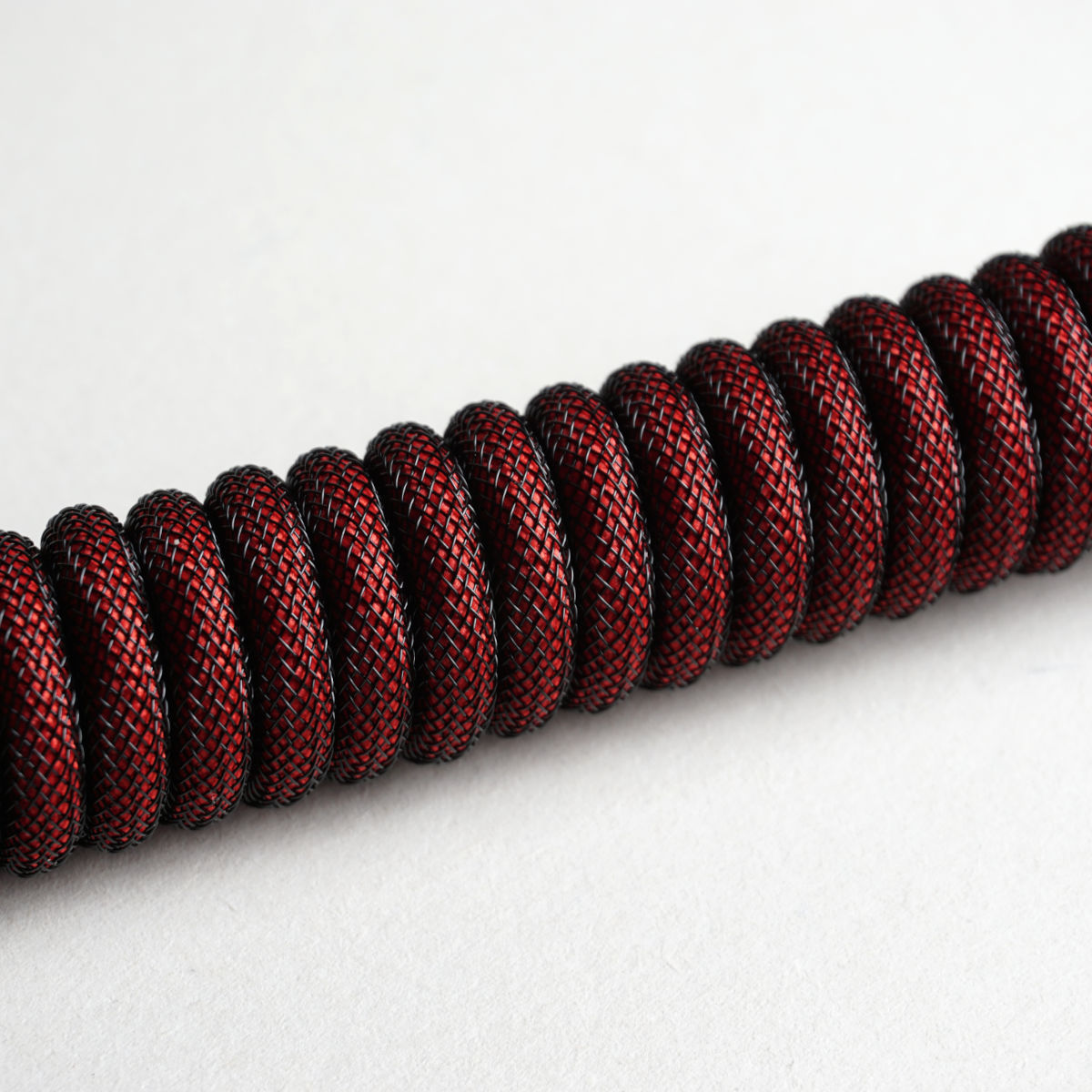Spiralny kabel do klawiatury Bordowy