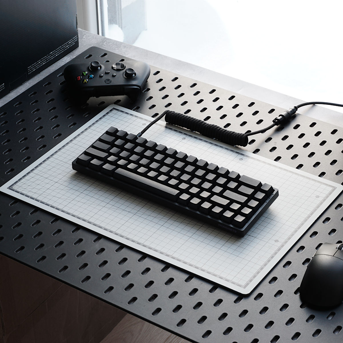 Klawiatura Magnetyczna MonsGeek Fun68 HE Czarna na biurku